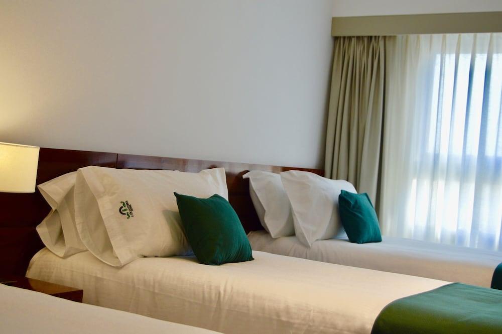 Hotel 6 De Octubre บัวโนสไอเรส ภายนอก รูปภาพ