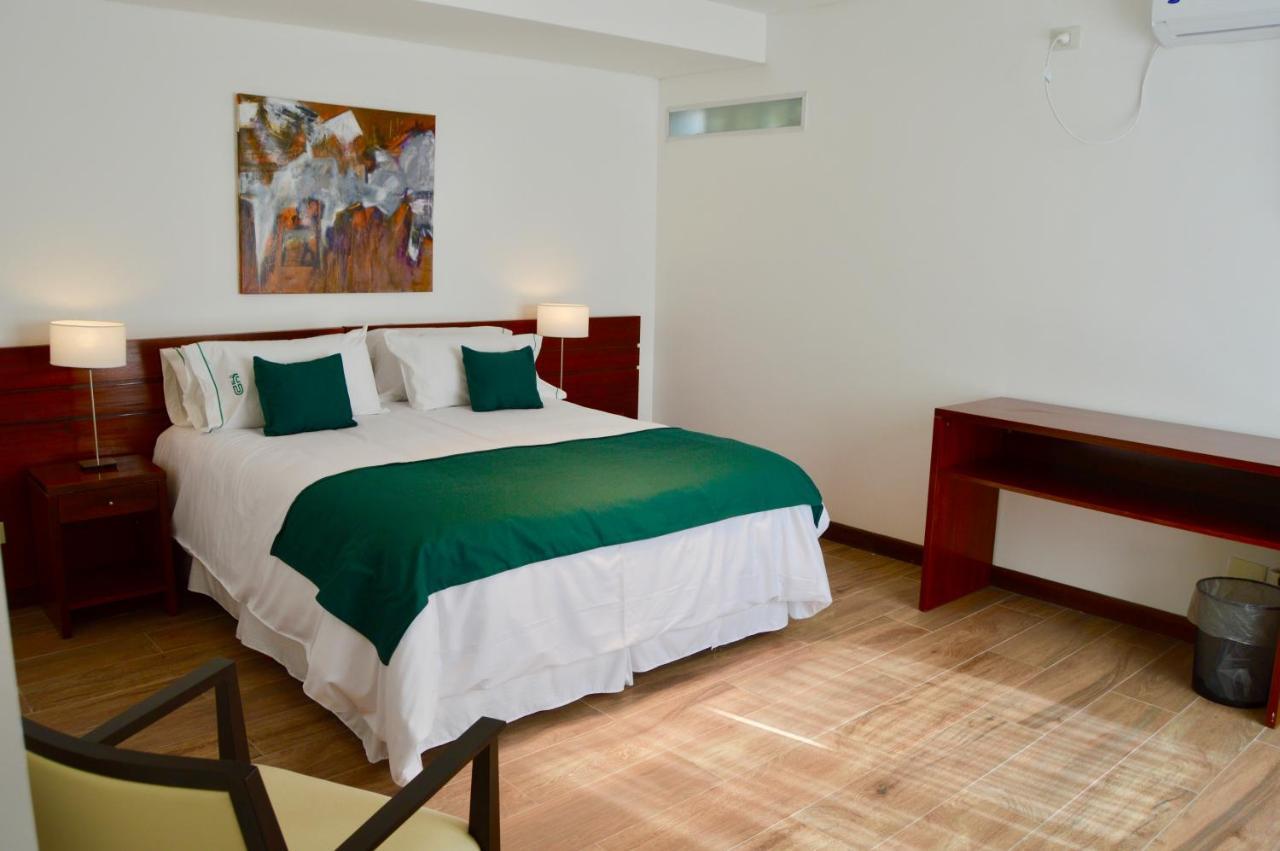 Hotel 6 De Octubre บัวโนสไอเรส ภายนอก รูปภาพ