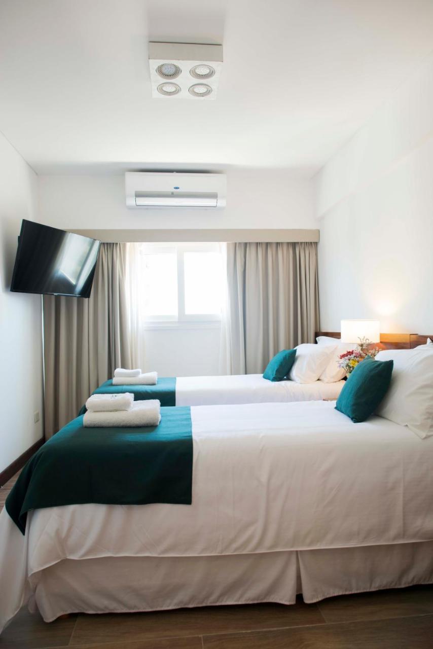 Hotel 6 De Octubre บัวโนสไอเรส ภายนอก รูปภาพ