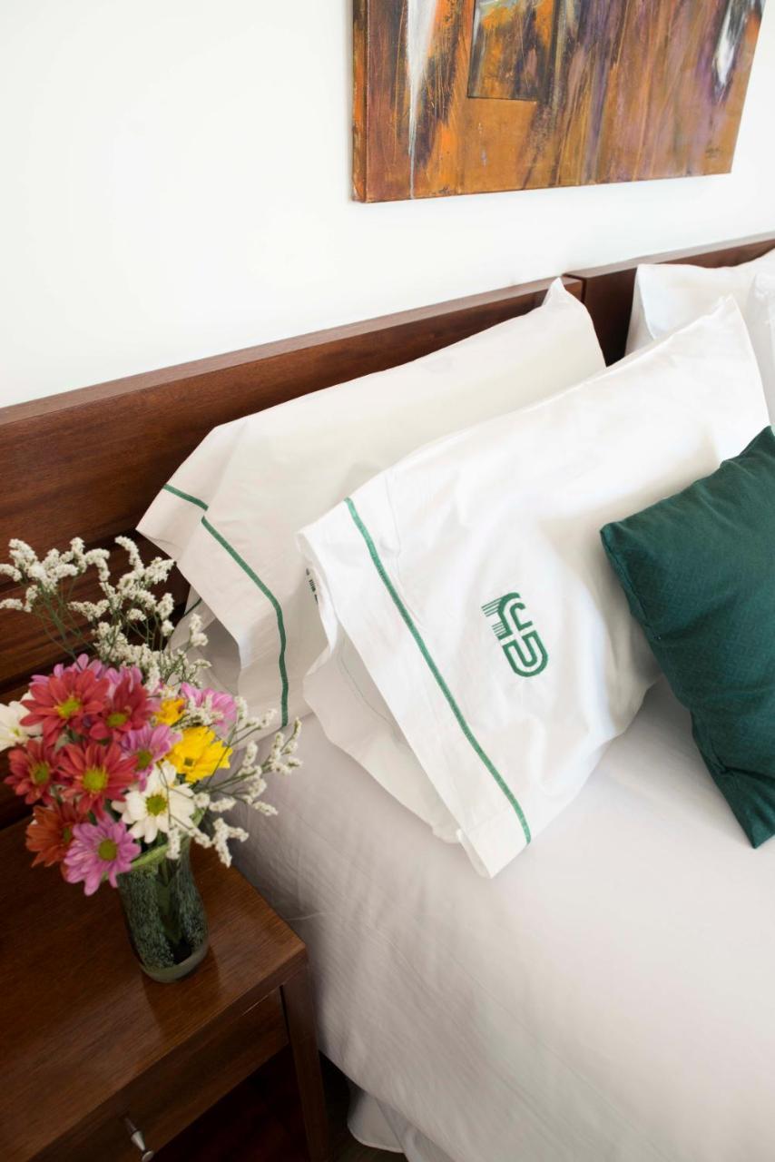 Hotel 6 De Octubre บัวโนสไอเรส ภายนอก รูปภาพ