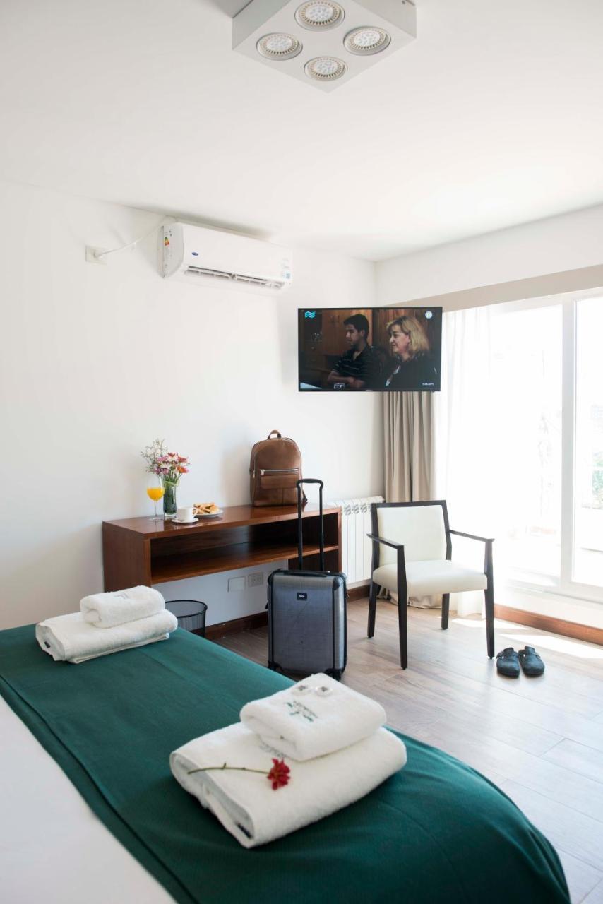 Hotel 6 De Octubre บัวโนสไอเรส ภายนอก รูปภาพ