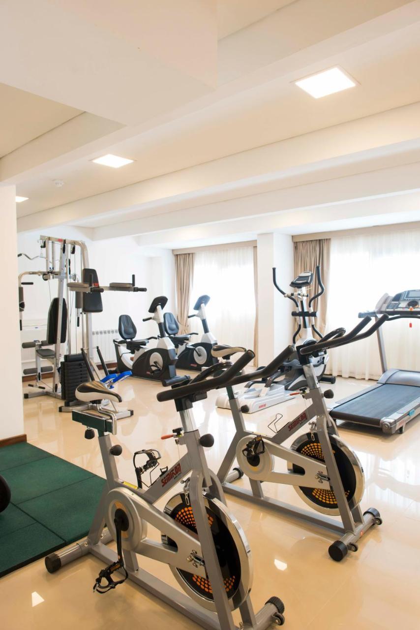 Hotel 6 De Octubre บัวโนสไอเรส ภายนอก รูปภาพ